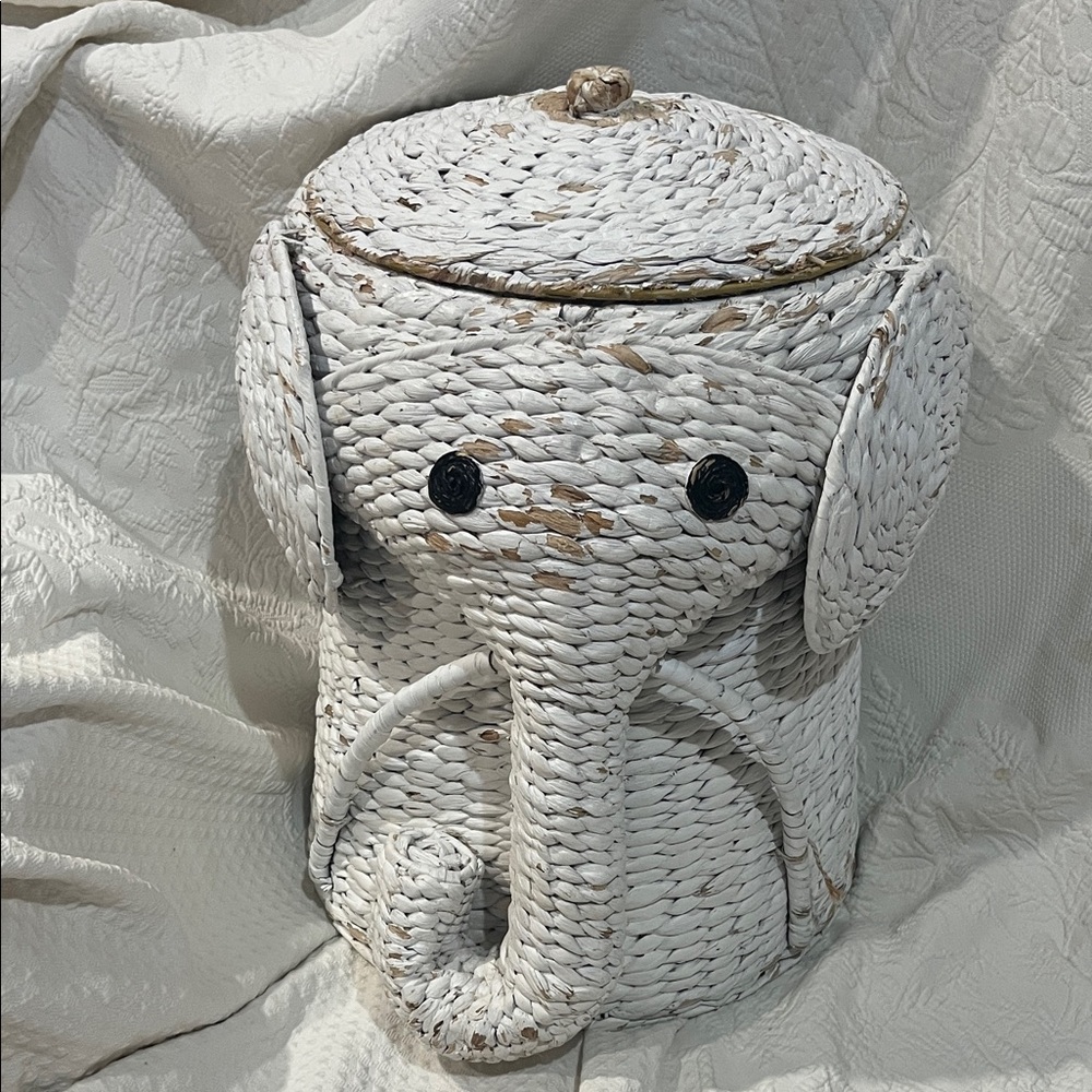 White Woven Elephant Basket‎
